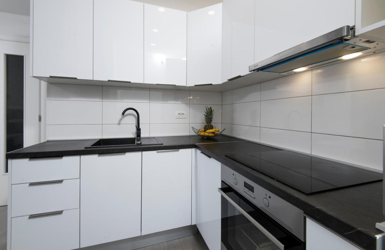 Apartments Mikas Stanici エクステリア 写真