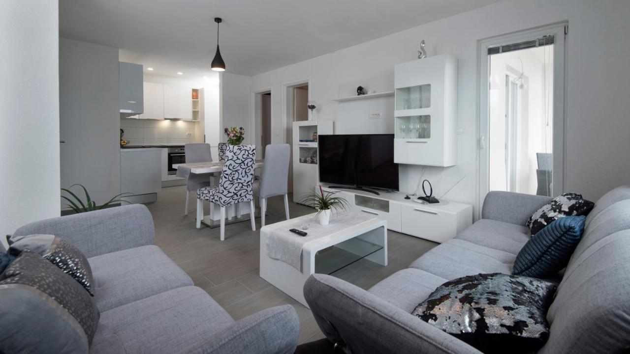 Apartments Mikas Stanici エクステリア 写真